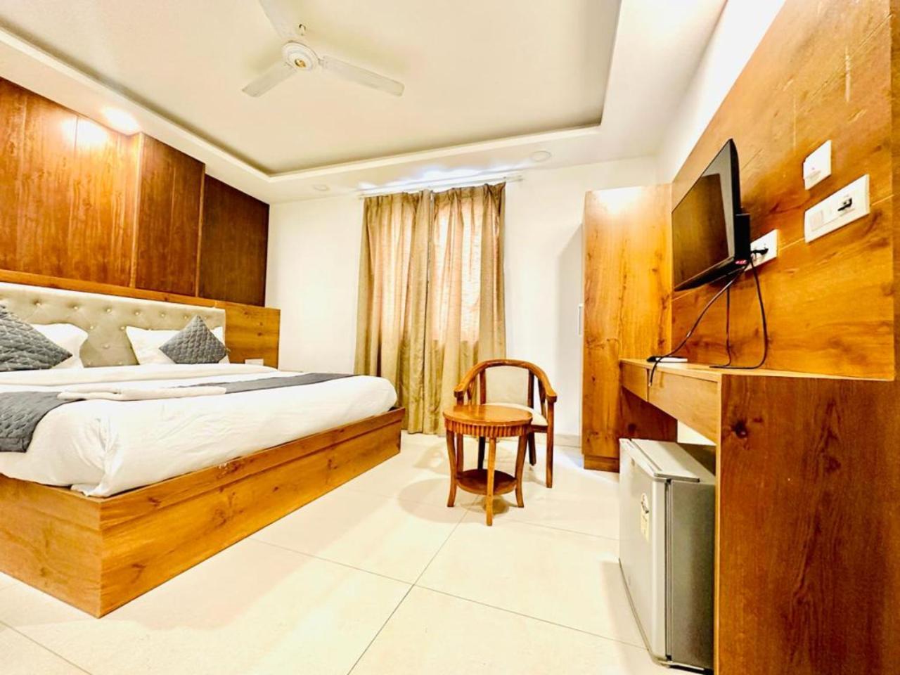 Hotel Galaxy Inn Near Delhi International Airport New Delhi Extérieur photo